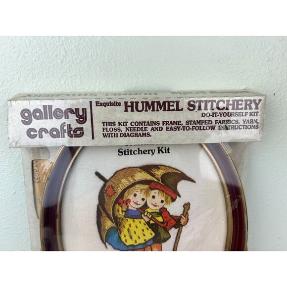 Gallery Crafts Hummel Stitchery Crewel Kit Frame Included 1976 Umbrella Children - Picture 3 of 16